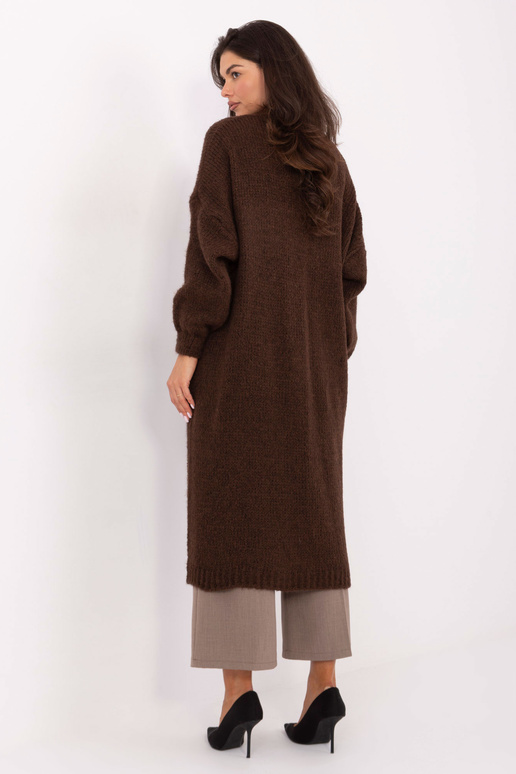 Tamsiai rudas megztinis