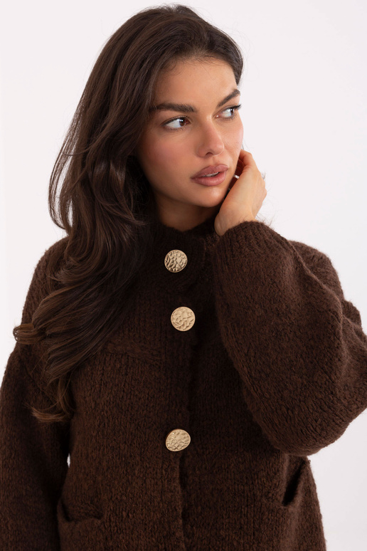 Tamsiai rudas megztinis