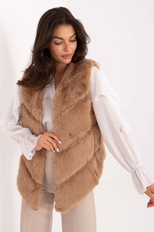 Kupranugario spalvos liemenė