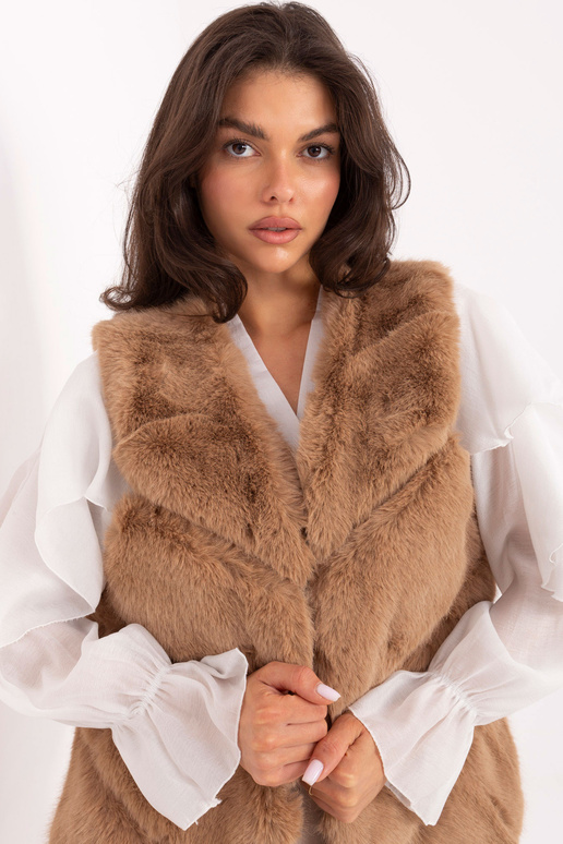 Kupranugario spalvos liemenė