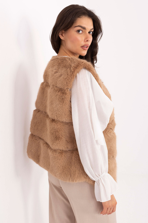 Kupranugario spalvos liemenė