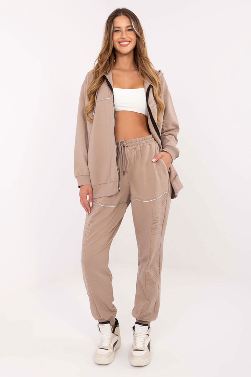 Tamsiai smėlinis komplektas