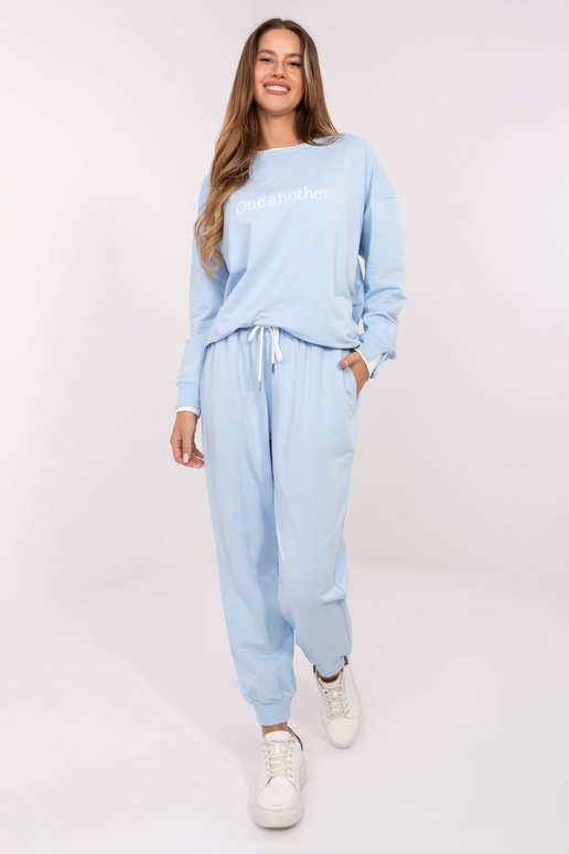 Komplektas šviesiai mėlynos spalvos