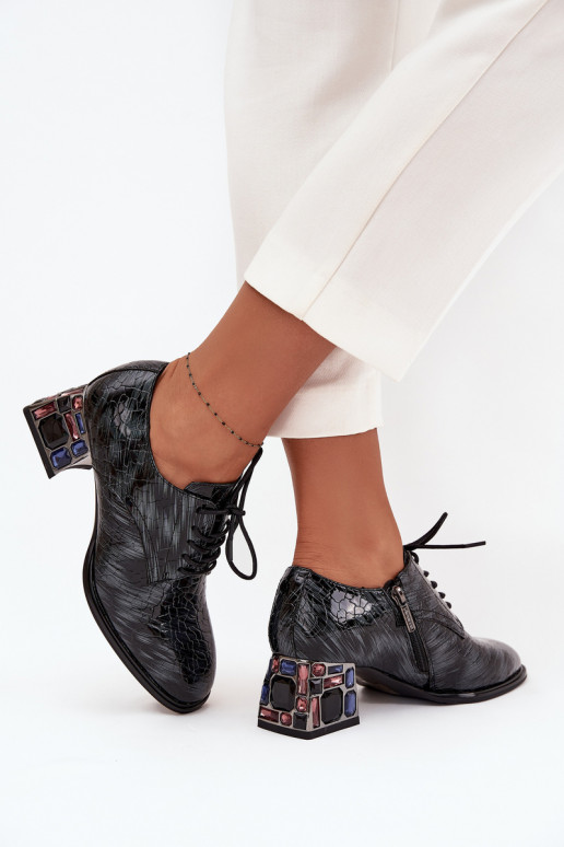 Lakuoti natūralios odos pusbačiai  su kulniukais su spindinčiomis akutėmis Artiker 57C0072 pilkos spalvos