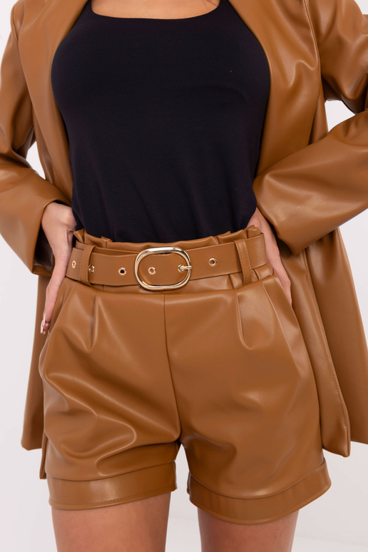 Šortai kupranugario spalvos