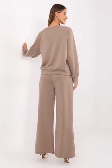 Tamsiai smėlinis komplektas