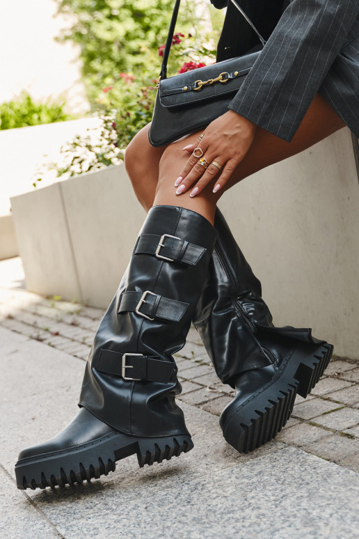 Pašiltinti moteriški ilgaauliai batai su sidabro spalvos sagtimis juodos spalvos "Isavine"