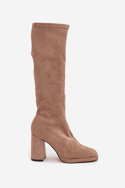 Moteriški ilgaauliai batai su siūlėmis ant stulpelio kulno smėlio spalvos "Brivana"