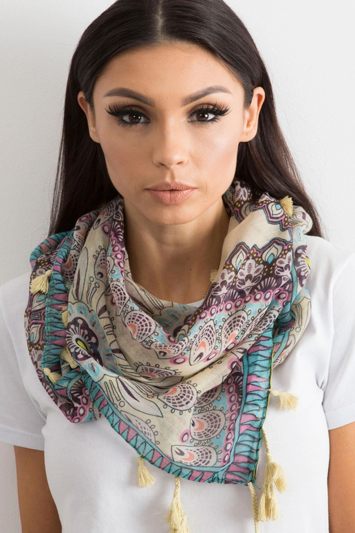 Šviesiai geltona skarelė