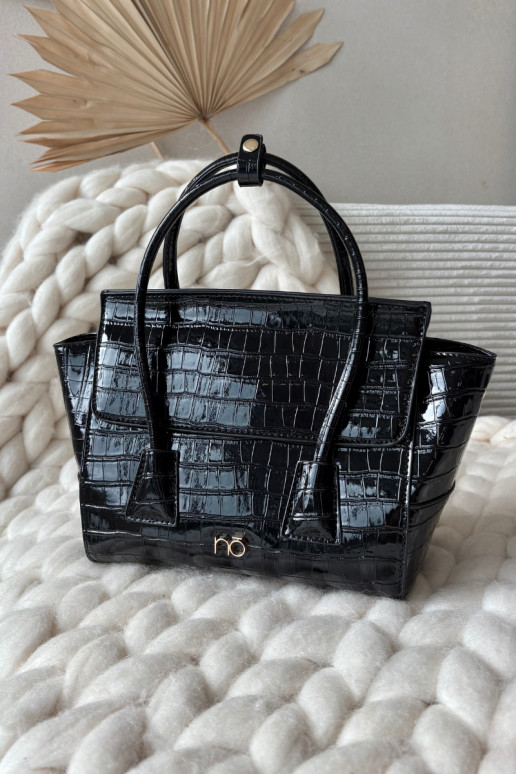 Nedidelė rankinė bagažinė su įspaustu raštu NOBO BAG5800-M20 juoda