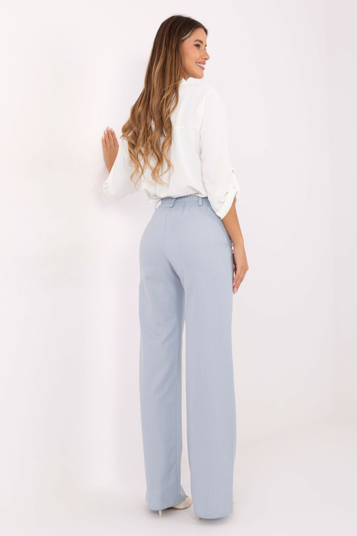 Šviesiai mėlynos kelnės