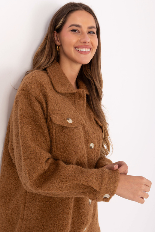 Kupranugario spalvos striukė