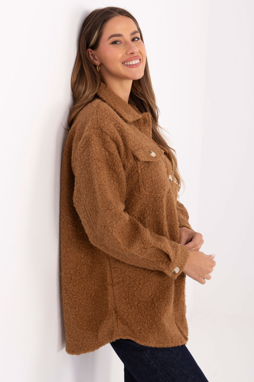 Kupranugario spalvos striukė