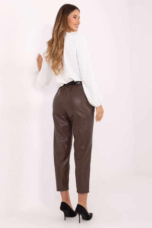 Tamsiai rudos kelnės