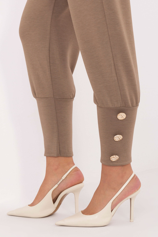 Tamsiai smėlinės spalvos kelnės