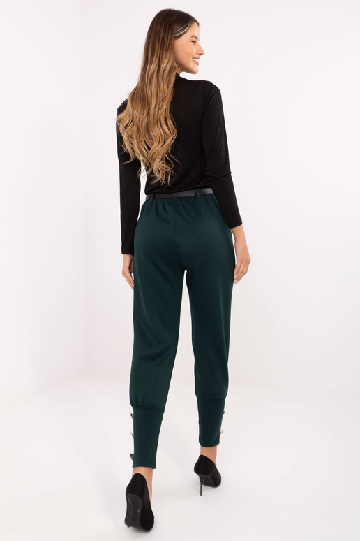 Tamsiai žalios kelnės