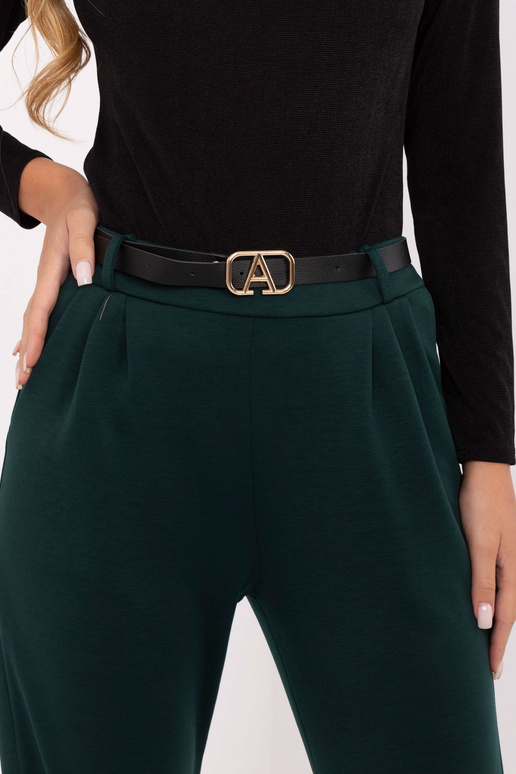 Tamsiai žalios kelnės