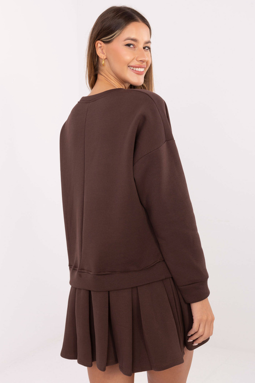 Tamsiai rudos suknelė