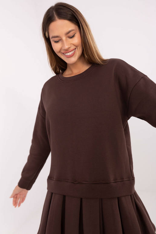 Tamsiai rudos suknelė