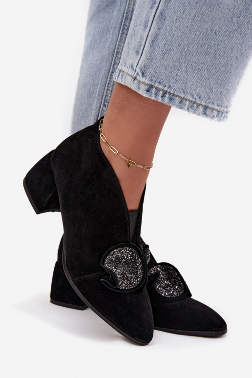   Zomšiniai batai  su kulniukais su ornamentais D&A MR52-182 Juodos spalvos
