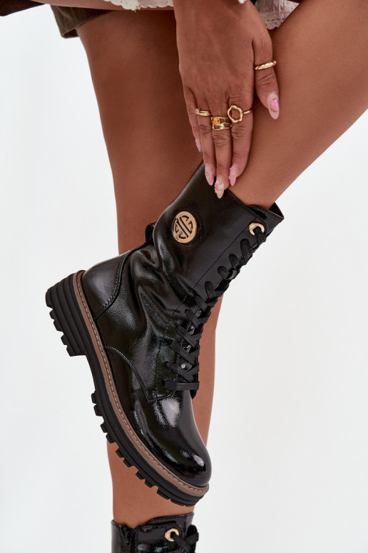 lakuoti darbiniai moteriški kulkšnies batai su aukso spalvos detalėmis pašiltinti juodos spalvos Dorialine