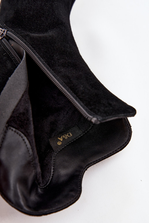 iš zomšos Moteriški aulinukai su ornamentais D&A CR52-686 Juodos spalvos