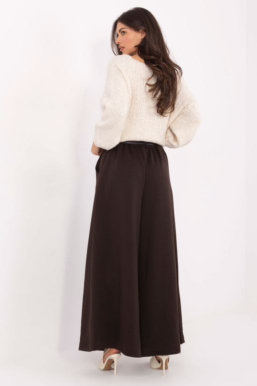 Tamsiai rudos kelnės