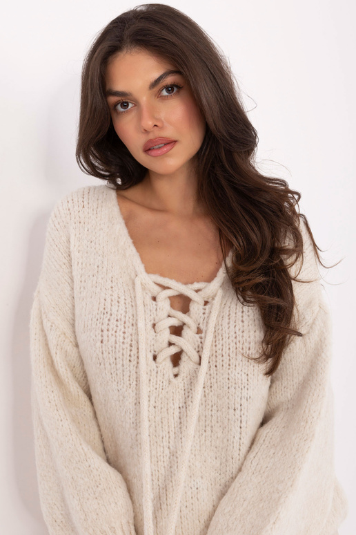 Šviesiai smėlinis megztinis