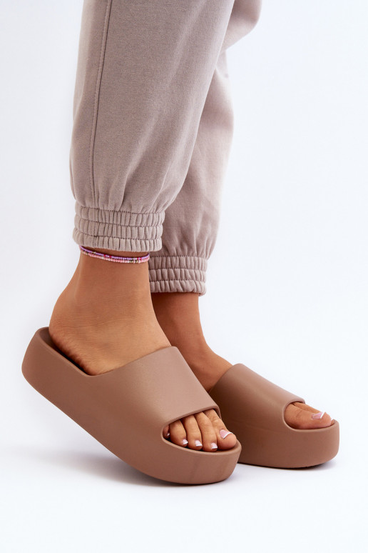  Šlepetės su masyviu padu rudos spalvos Oreithano