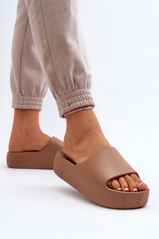  Šlepetės su masyviu padu rudos spalvos Oreithano