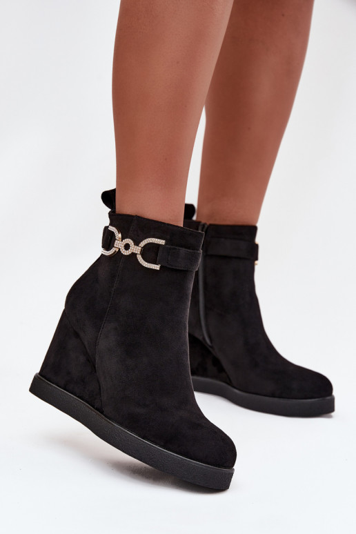 Moteriški juodos spalvos aulinukai ant platformos su puošniomis detalėmis Rivana