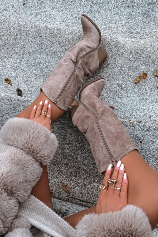 pašiltinti ilgaauliai batai kaubojiško stiliaus su kulniukaissuiš eko zomšosu smėlio spalvos Tai turivine