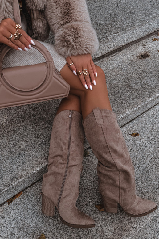 pašiltinti ilgaauliai batai kaubojiško stiliaus su kulniukaissuiš eko zomšosu smėlio spalvos Tai turivine