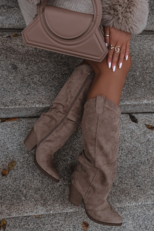 pašiltinti ilgaauliai batai kaubojiško stiliaus su kulniukaissuiš eko zomšosu smėlio spalvos Tai turivine