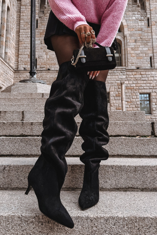 Įsispiriami moteriški ilgaauliai batai su plonais kulniukais juodos spalvos Ysolienne Įsispiriami moteriški ilgaauliai batai su plonais kulniukais juodos spalvos Ysolienne