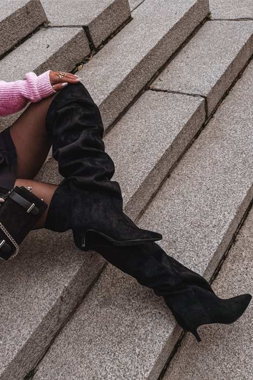 Įsispiriami moteriški ilgaauliai batai su plonais kulniukais juodos spalvos Ysolienne Įsispiriami moteriški ilgaauliai batai su plonais kulniukais juodos spalvos Ysolienne