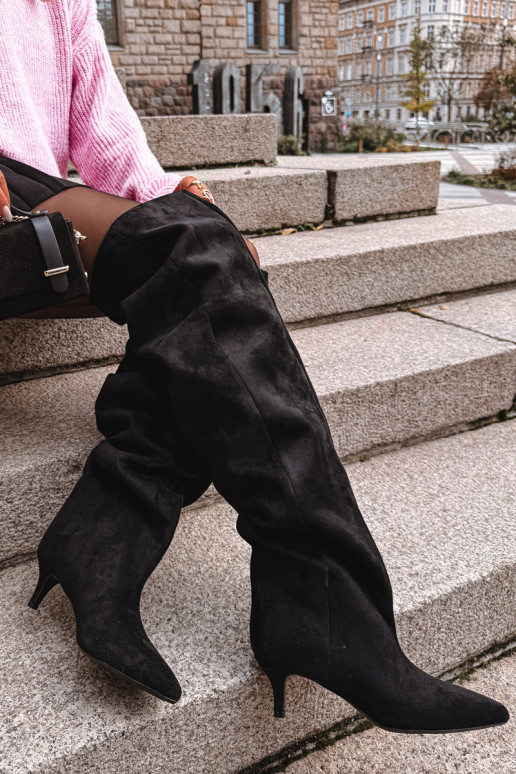 Įsispiriami moteriški ilgaauliai batai su plonais kulniukais juodos spalvos Ysolienne Įsispiriami moteriški ilgaauliai batai su plonais kulniukais juodos spalvos Ysolienne