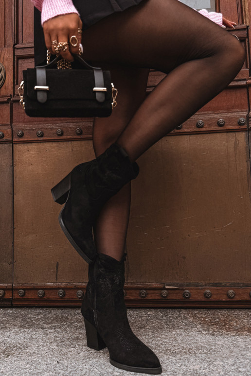 kaubojiško stiliaus aulinukai Moteriškas su kulniukais iš eko zomšosoĮe juodos spalvos Carissa