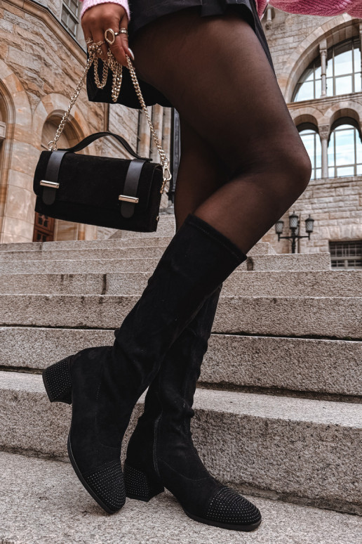 moteriški ilgaauliai batai Su dekoracija Klocke iš eko zomšosoĮe juodos spalvos Ivanna