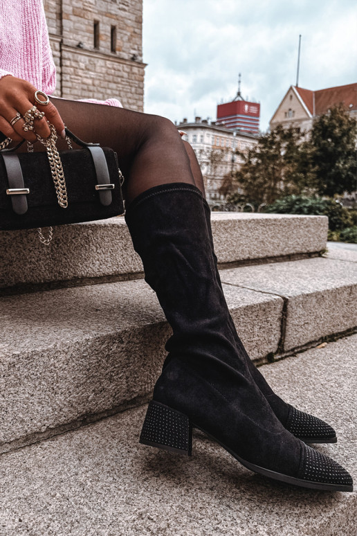 moteriški ilgaauliai batai Su dekoracija Klocke iš eko zomšosoĮe juodos spalvos Ivanna