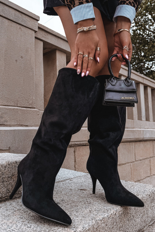 Įsispiriamo modelio moteriški ilgaauliai batai su plonais kulniukaissuiš eko zomšosu juodos spalvos Noretta