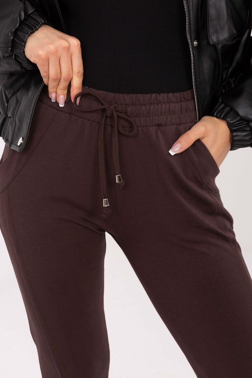 Sportinės kelnės tamsiai rudos spalvos
