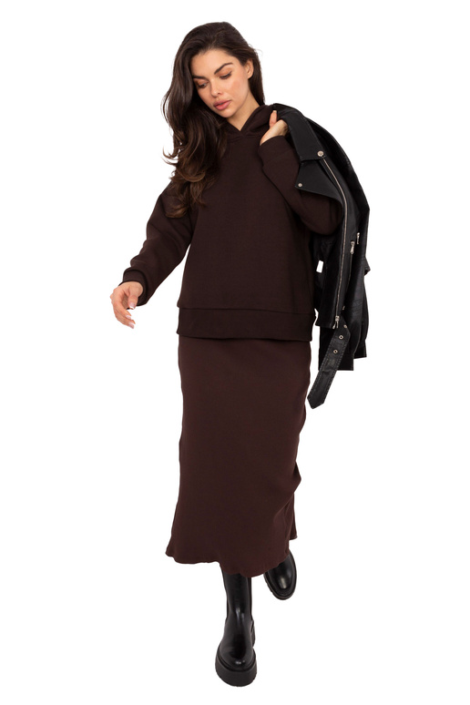 Tamsiai ruda bliuzonė