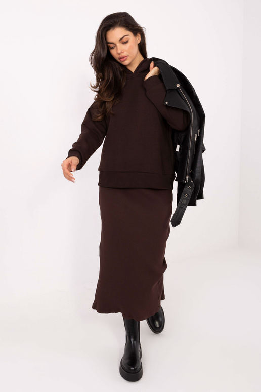 Tamsiai ruda bliuzonė