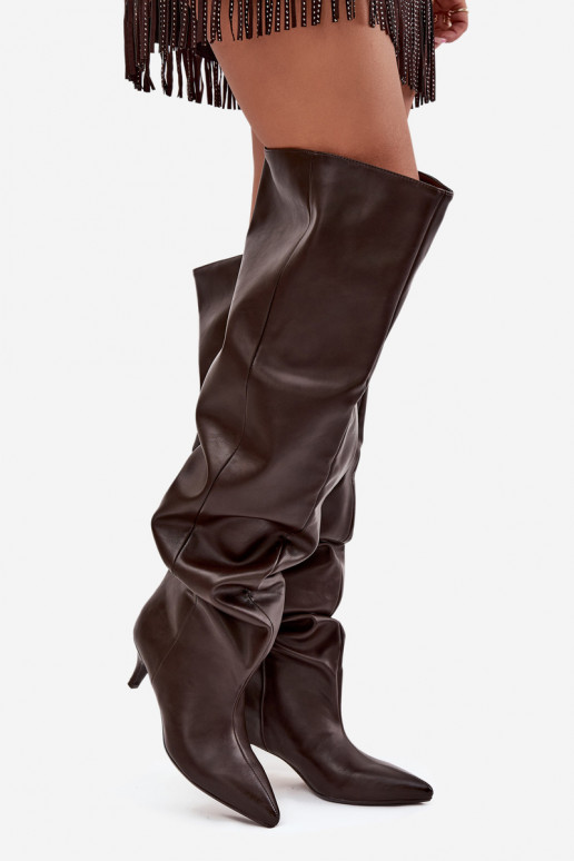 Įsispiriami moteriški ilgaauliai batai su plonais kulniukais šokolado spalvos Ysolienne Įsispiriami moteriški ilgaauliai batai su plonais kulniukais šokolado spalvos Ysolienne