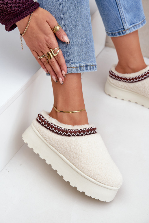 sniego batai Šlepetės su platforma su kailiuku Typu Baranek dramblio kaulo spalvos Ovirissa