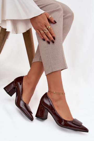 su lako efektu Bateliai su kulniukais su ornamentais Czekoladowe Isoline