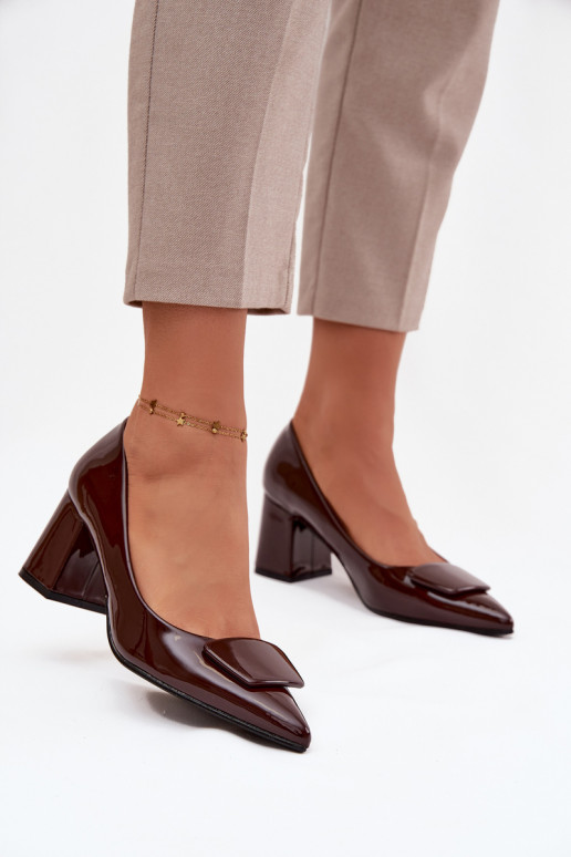 su lako efektu Bateliai su kulniukais su ornamentais Czekoladowe Isoline