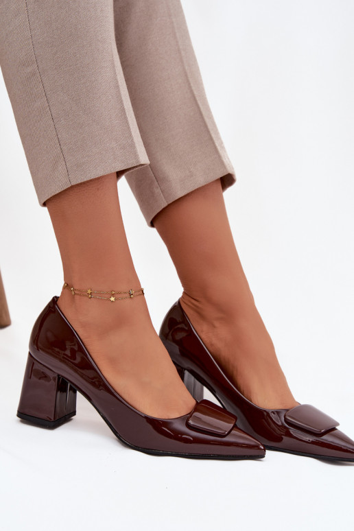 su lako efektu Bateliai su kulniukais su ornamentais Czekoladowe Isoline