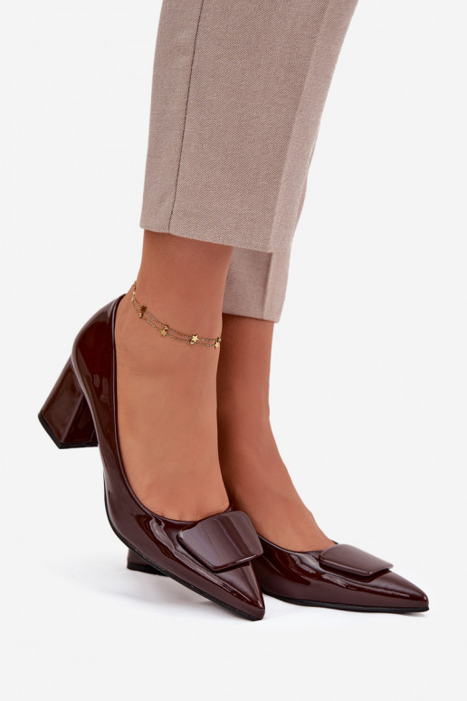 su lako efektu Bateliai su kulniukais su ornamentais Czekoladowe Isoline